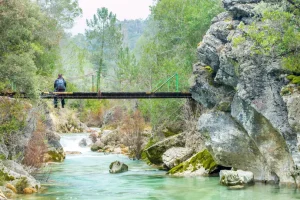La ruta de agua más refrescante de Andalucía: sombra, pozas y un sendero perfecto para huir del calor