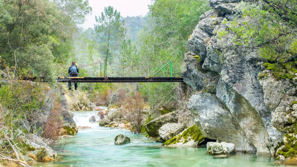 En este momento estás viendo La ruta de agua más refrescante de Andalucía: sombra, pozas y un sendero perfecto para huir del calor